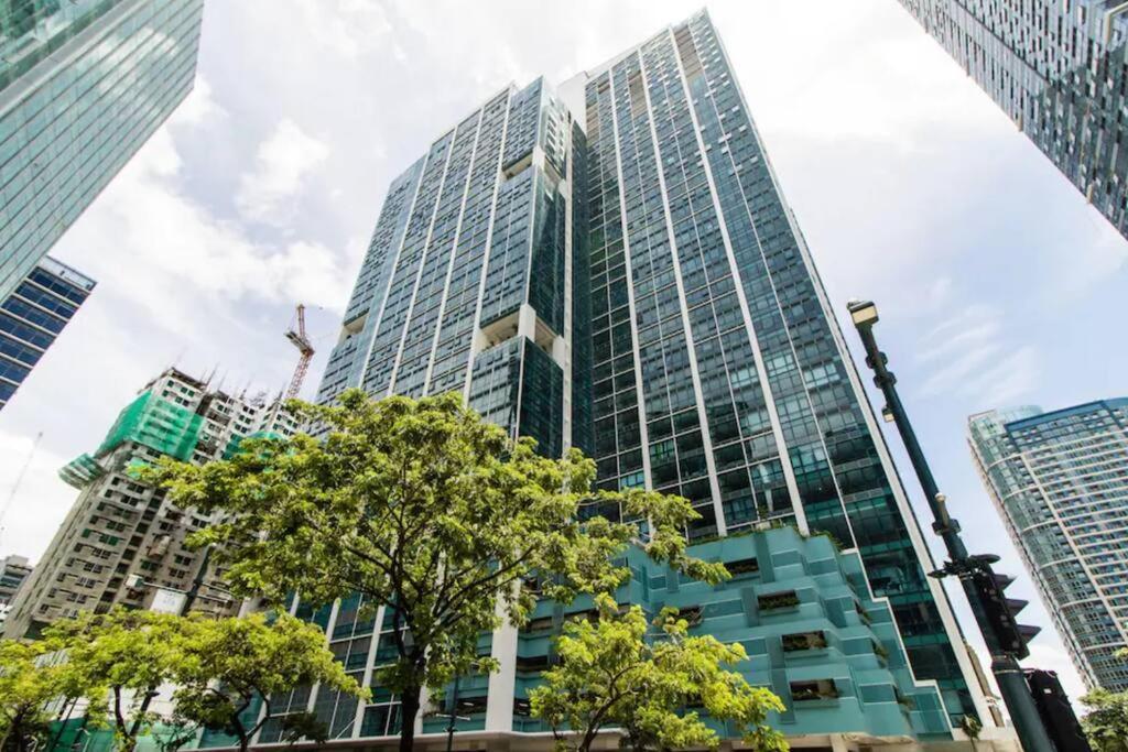 One Uptown 1br 2bed Affordable For 4,uptown Mall Linked * Manila