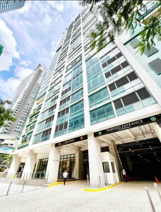 One Uptown 1br 2bed Affordable For 4,uptown Mall Linked